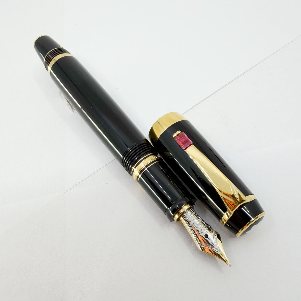 Montblanc Boheme Rouge - Black Resin Fountain Pen - Retractable Medium 18kt Gold Nib
