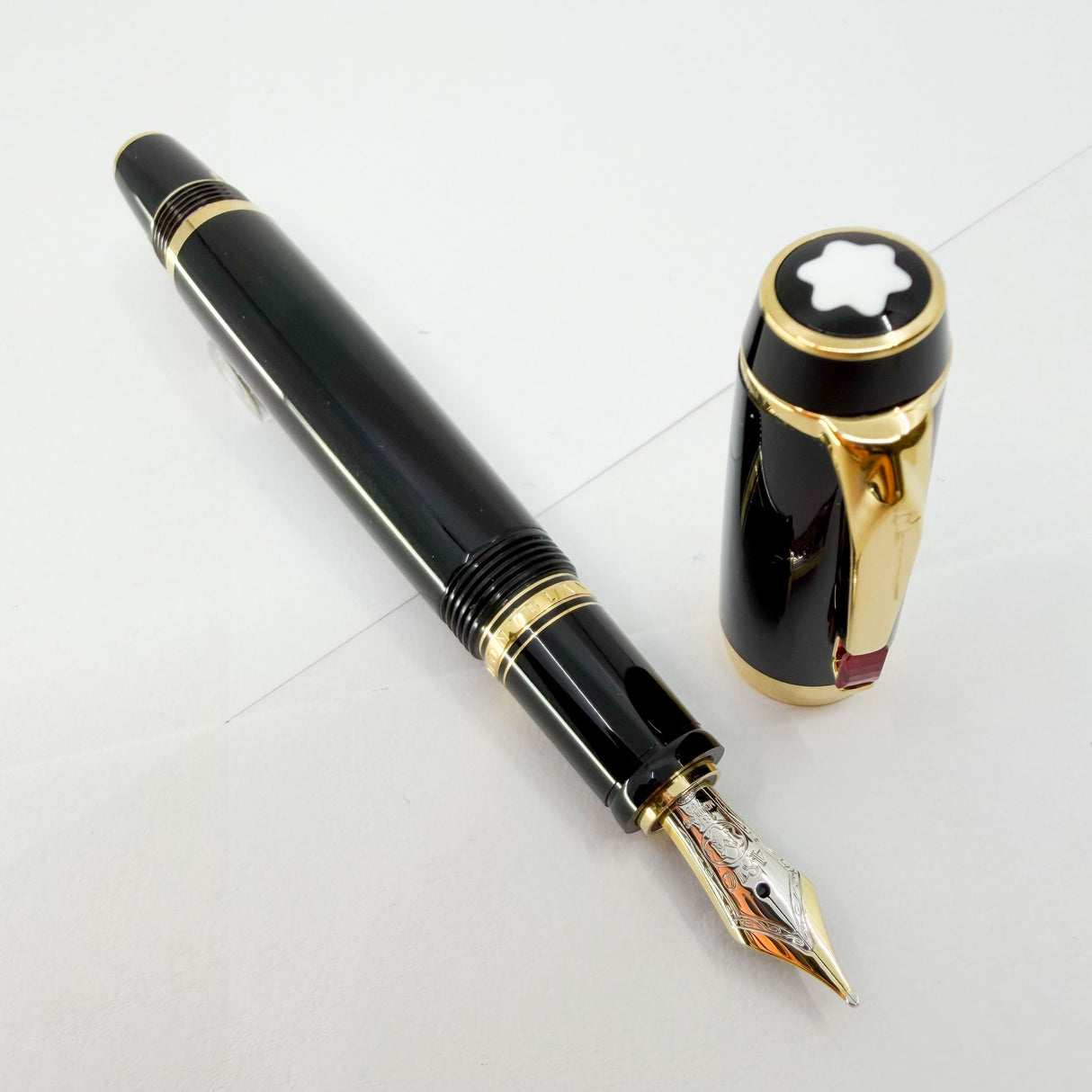 Montblanc Boheme Rouge - Black Resin Fountain Pen - Retractable Medium 18kt Gold Nib