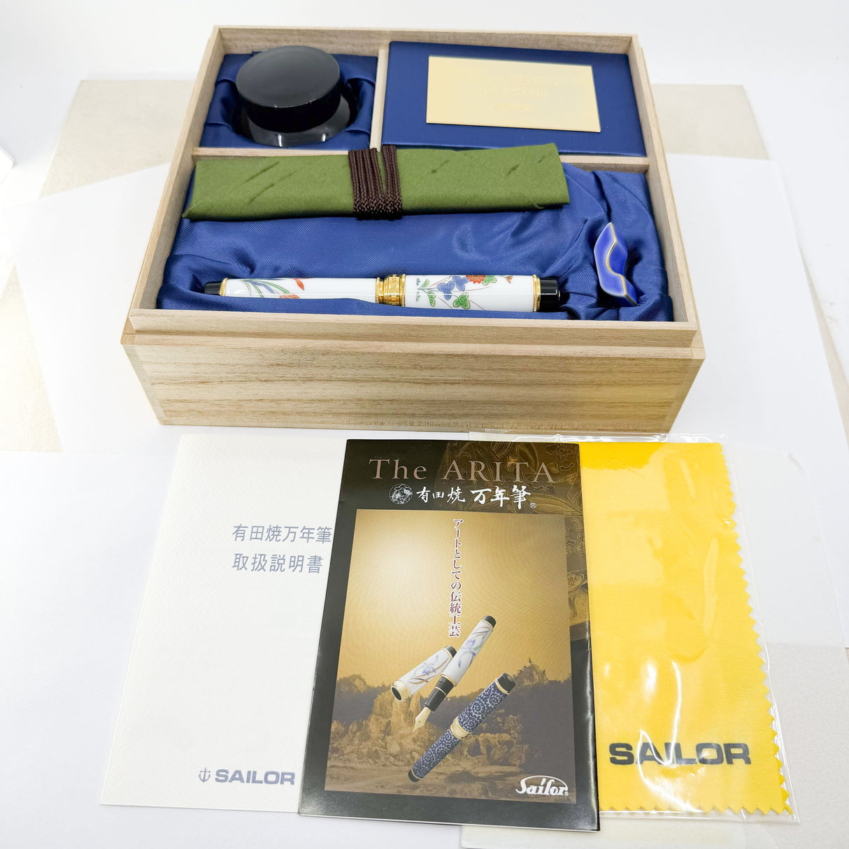 Sailor Arita Koransha Chrysanthemum Porcelain Fountain Pen - Naginata 21kt Cross Point Nib!!!