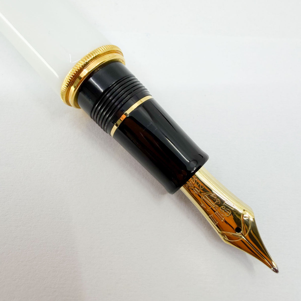 Sailor Arita Koransha Chrysanthemum Porcelain Fountain Pen - Naginata 21kt Cross Point Nib!!!