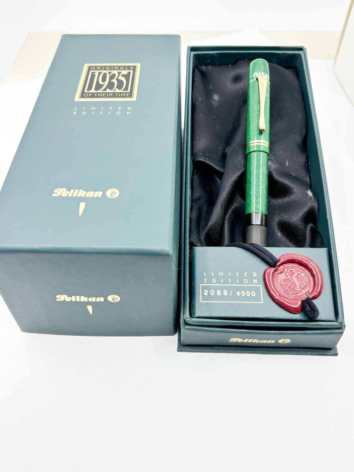 Pelikan "1935 Originals of their Time" Green Jade Celluloid Limited Edition Fountain Pen - Medium 18kt Gold Nib