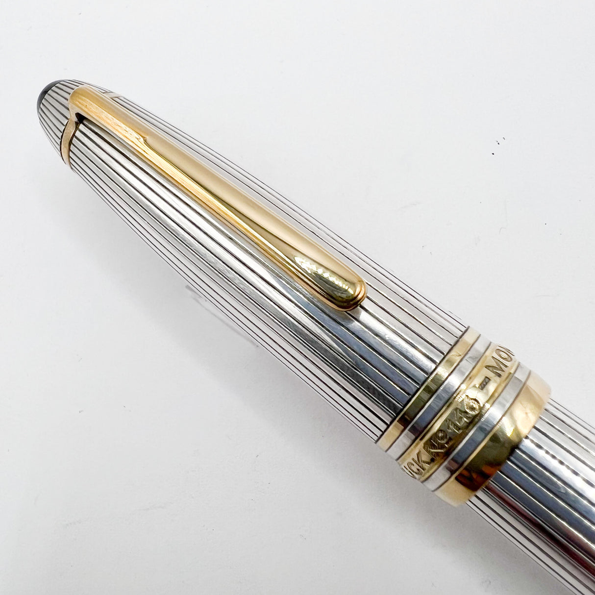 Montblanc Meisterstück Solitaire Le Grand Pinstriped Sterling Silver #146S Fountain Pen - Medium 18kt Gold Nib
