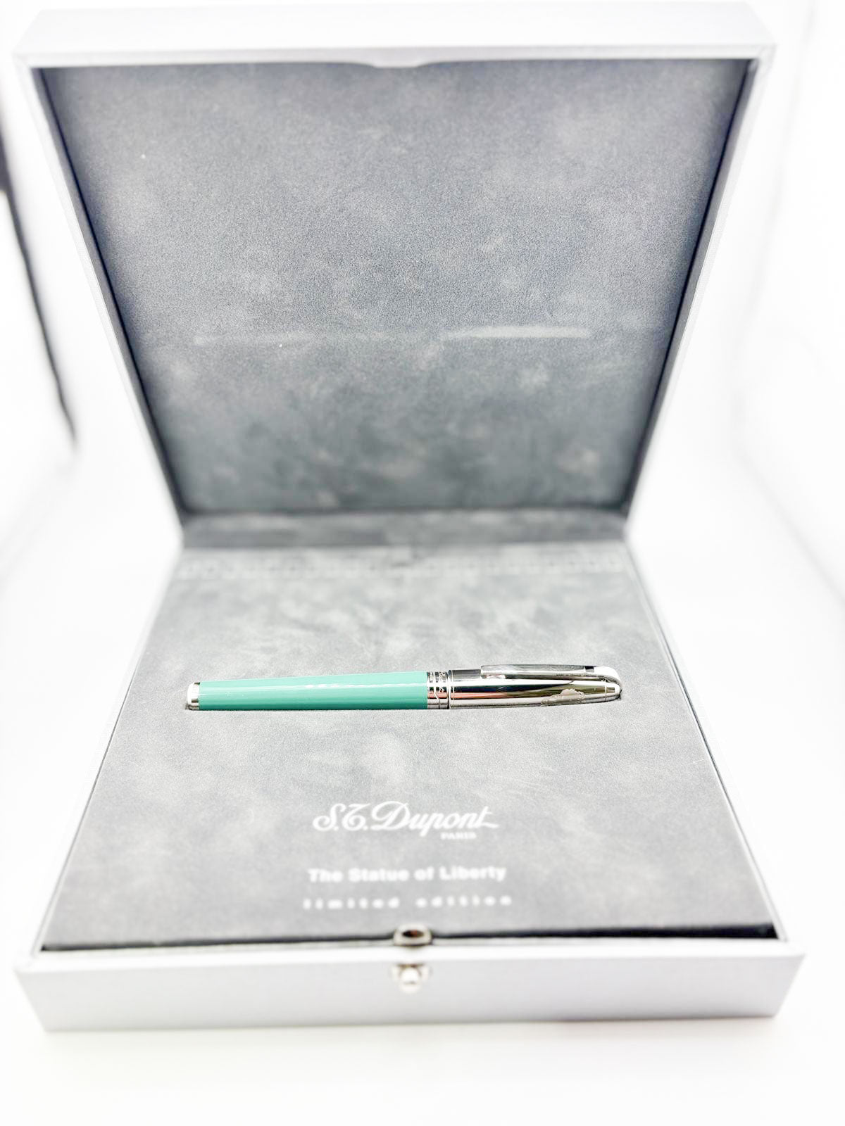 S.T. DuPont Statue of Liberty Limited Edition Fountain Pen - Medium 18kt Gold Nib