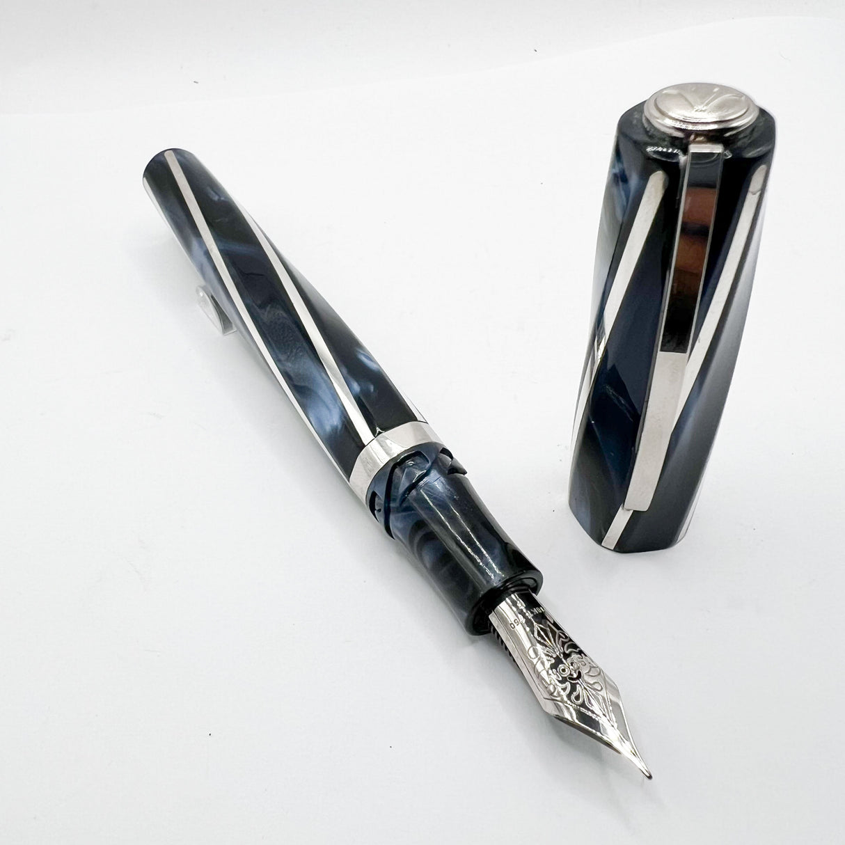 Visconti Divina Elegance Oversize Imperial Blue Fountain Pen - Fine 18kt Gold Nib