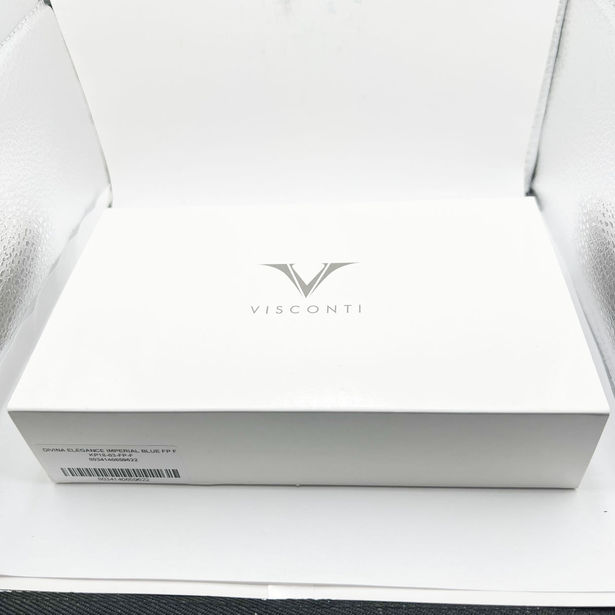 Visconti Divina Elegance Oversize Imperial Blue Fountain Pen - Fine 18kt Gold Nib