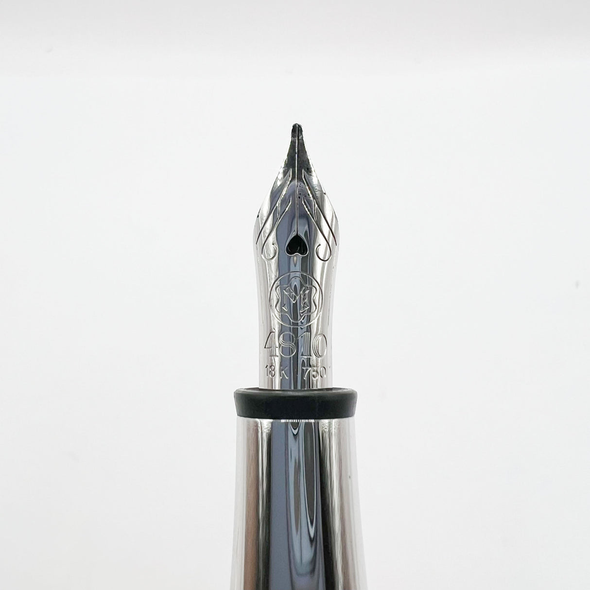 Montblanc Muses Series Greta Garbo Special Edition Fountain Pen - Fine 18kt Gold Nib