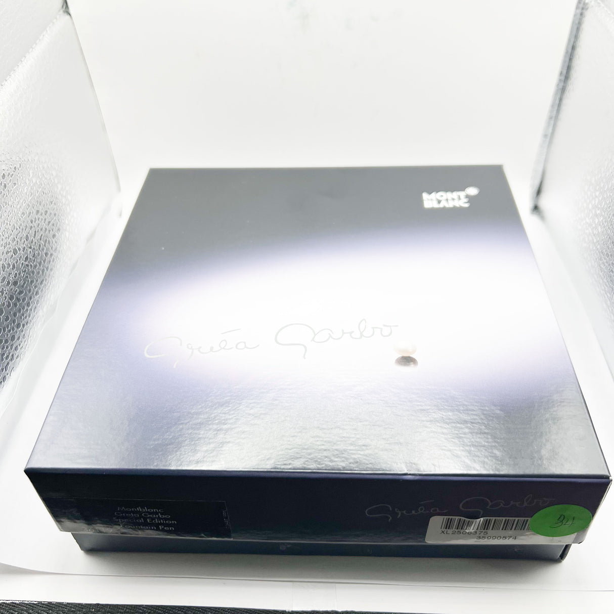 Montblanc Muses Series Greta Garbo Special Edition Fountain Pen - Fine 18kt Gold Nib