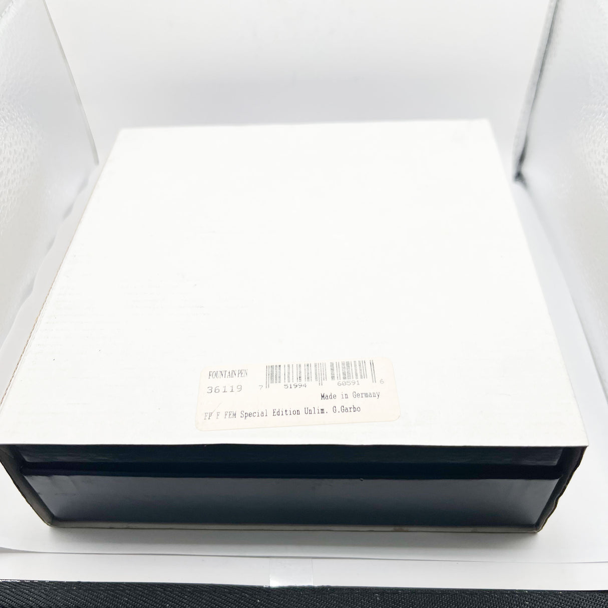 Montblanc Muses Series Greta Garbo Special Edition Fountain Pen - Fine 18kt Gold Nib