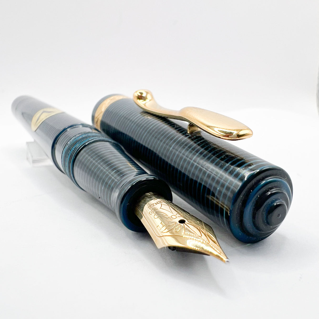 Visconti Manhattan Blue Celluloid Fountain Pen - Fine 18kt Gold Nib