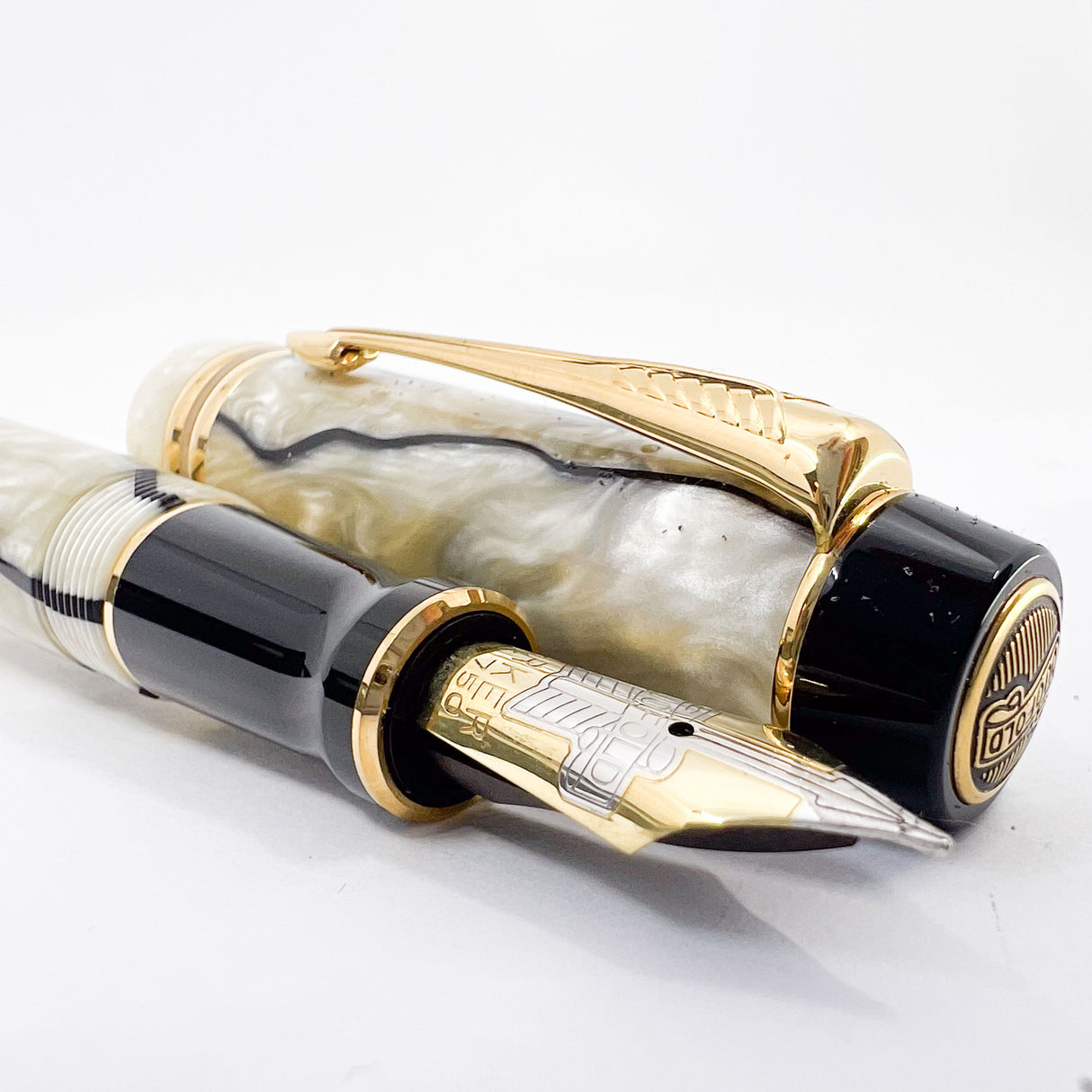 Parker Duofold Centennial (Largest Size) Black & Pearl Fountain Pen - Fine 18kt Gold Nib