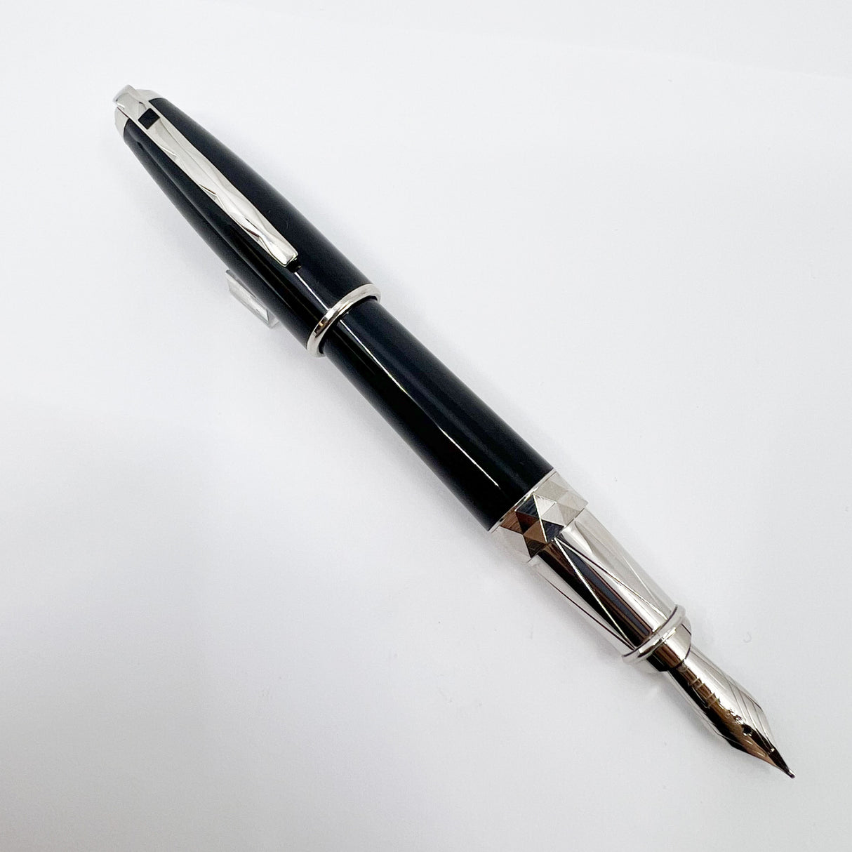 S.T. Dupont Olympio Nocturne Extra Large Fountain Pen - Medium 18kt Gold Nib