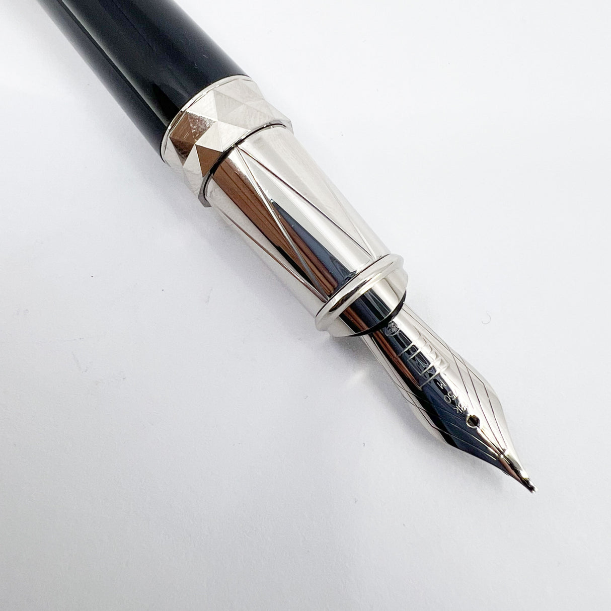 S.T. Dupont Olympio Nocturne Extra Large Fountain Pen - Medium 18kt Gold Nib