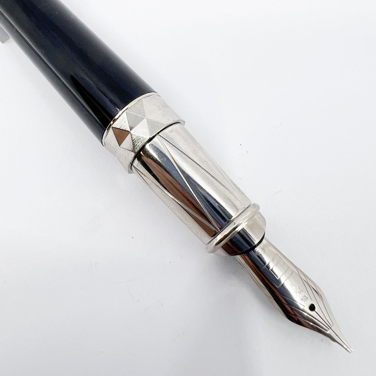 S.T. Dupont Olympio Nocturne Extra Large Fountain Pen - Medium 18kt Gold Nib