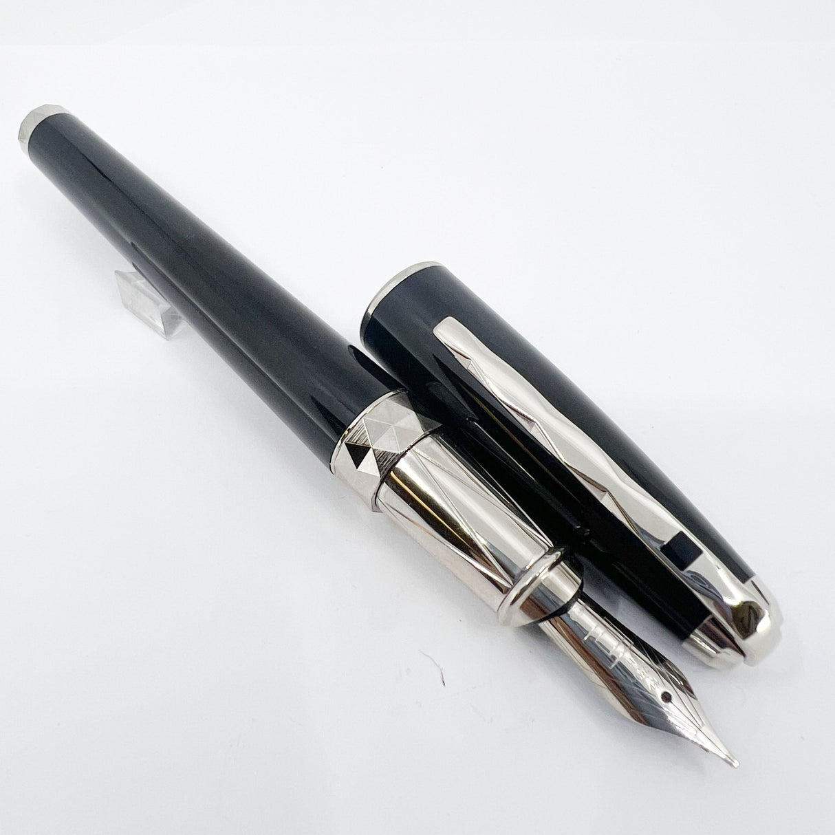 S.T. Dupont Olympio Nocturne Extra Large Fountain Pen - Medium 18kt Gold Nib
