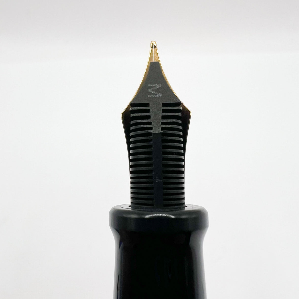 Aurora Mare Optima Limited Edition Fountain Pen - Medium 18kt Gold Nib