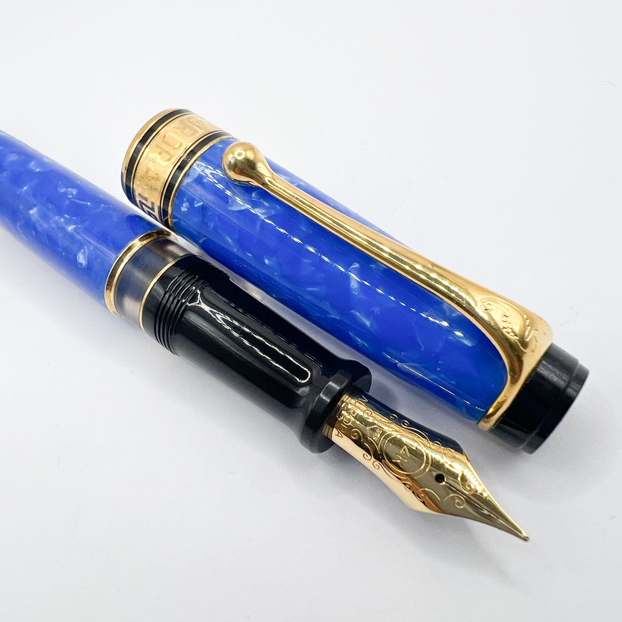 Aurora Mare Optima Limited Edition Fountain Pen - Medium 18kt Gold Nib
