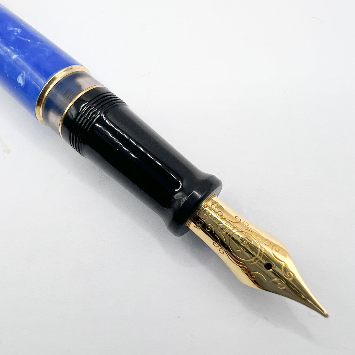 Aurora Mare Optima Limited Edition Fountain Pen - Medium 18kt Gold Nib