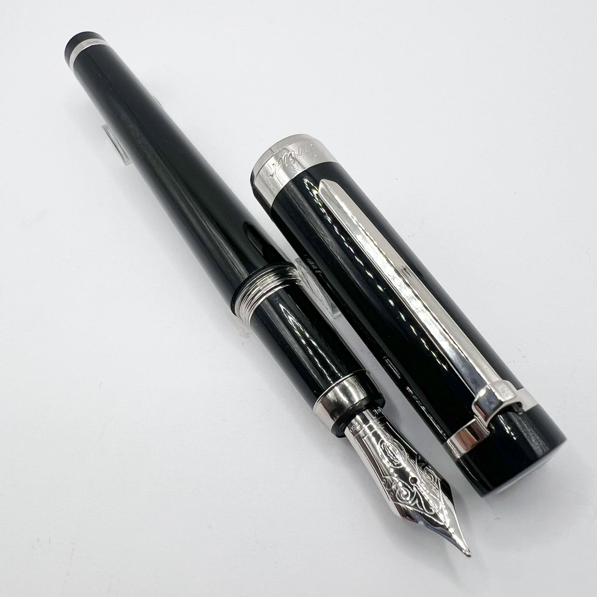 Cartier Pasha Black Resin & Platinum-Plated Trim Fountain Pen - Medium 18kt Gold Nib