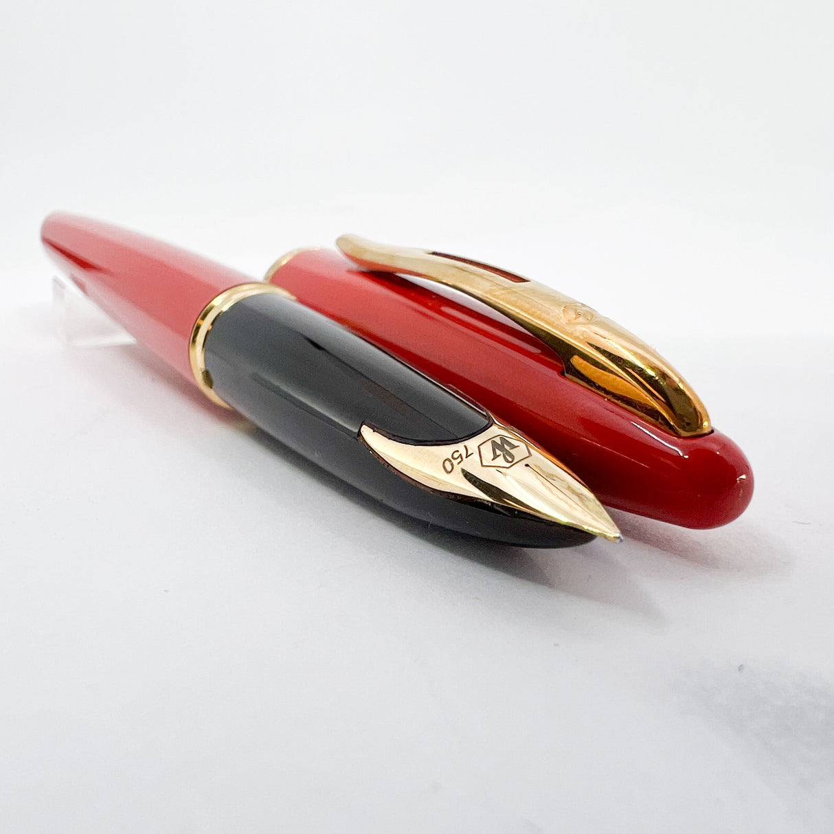 Waterman Carene Orange Coral Lacquer Fountain Pen - Fine 18kt Gold Nib