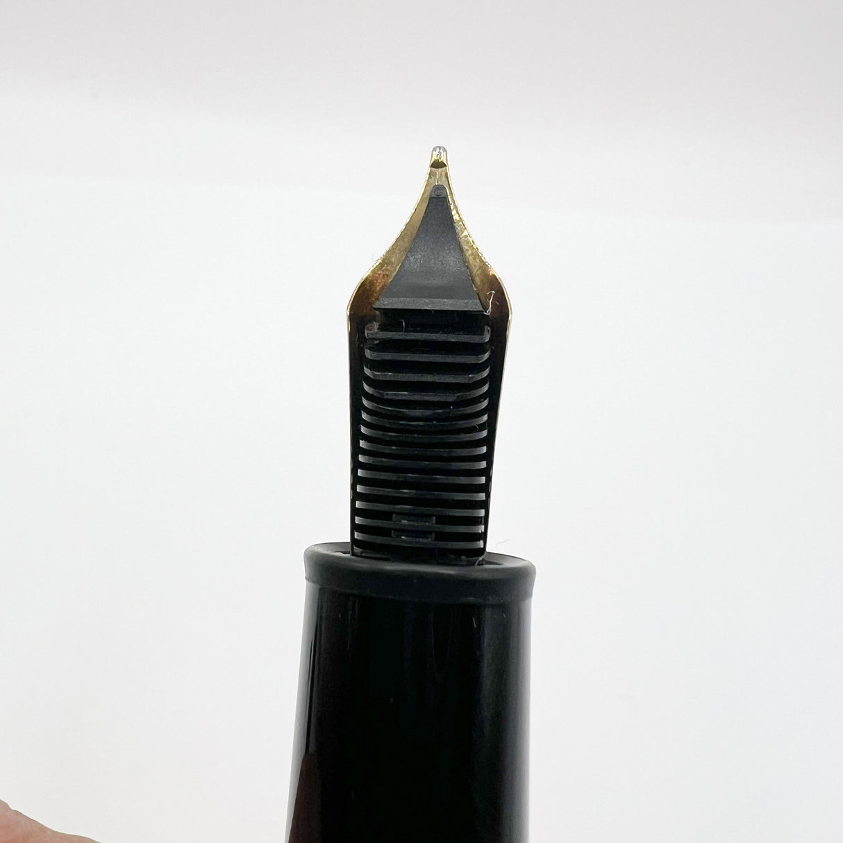 Montblanc Meisterstuck LeGrand Solitaire Carbon Steel #146 Fountain Pen - Medium 18kt Gold Nib