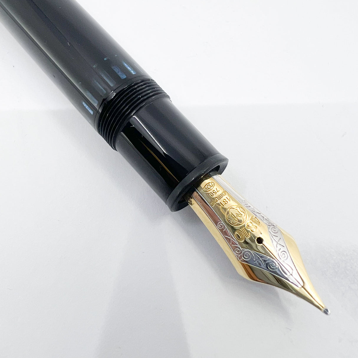 Montblanc Meisterstuck #149 (Largest) Black Resin Fountain Pen - Semi-Flexible Medium 18kt Gold Nib