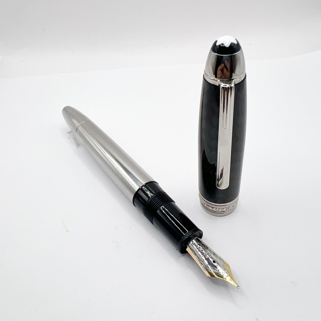 Montblanc Meisterstuck LeGrand Solitaire Carbon Steel #146 Fountain Pen - Medium 18kt Gold Nib