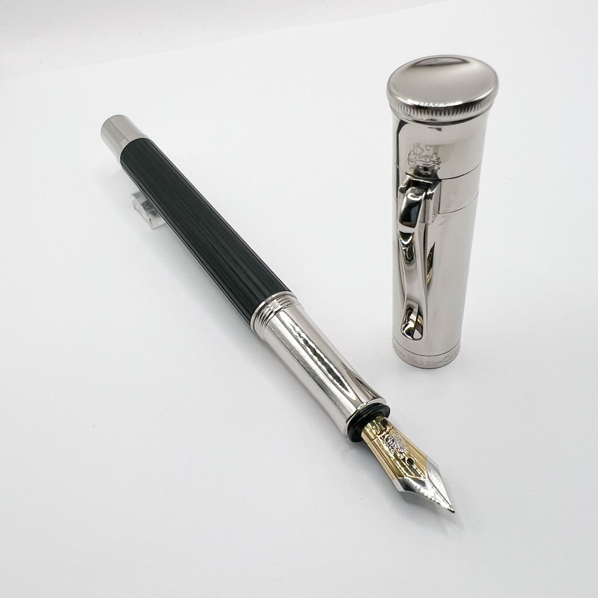 Graf von Faber Castell Classic Ebony Wood Fountain Pen - Medium 18kt Gold Nib