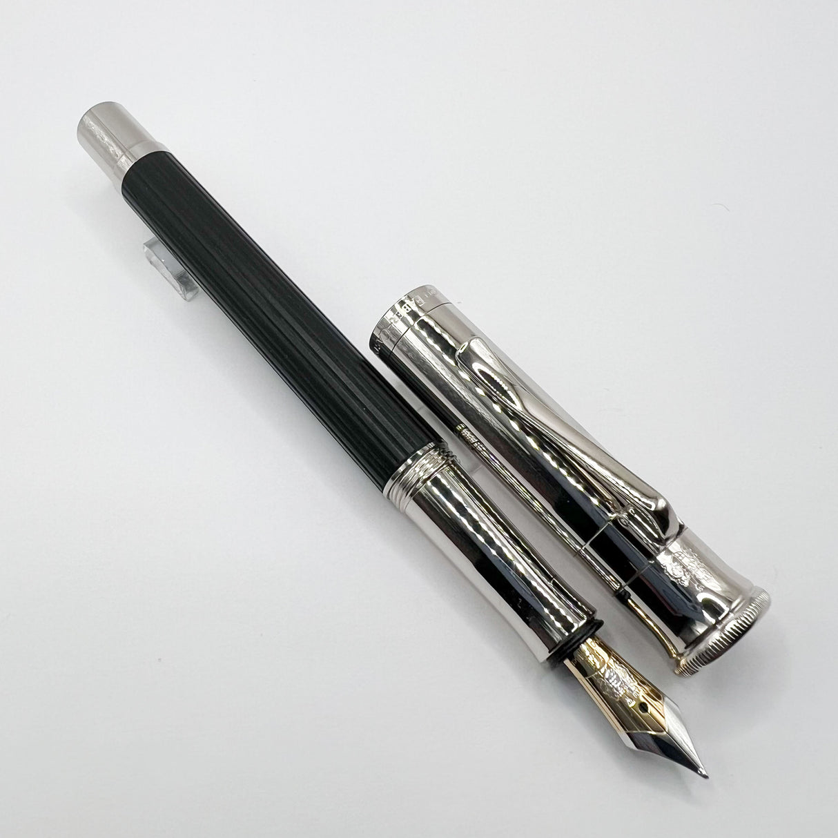 Graf von Faber Castell Classic Ebony Wood Fountain Pen - Medium 18kt Gold Nib