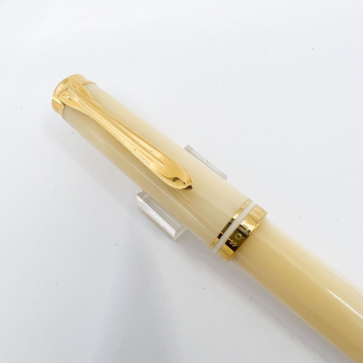 Pelikan M300 Lustrous Ivory Resin Fountain Pen (Circa 2002) - Medium 14kt Gold Nib