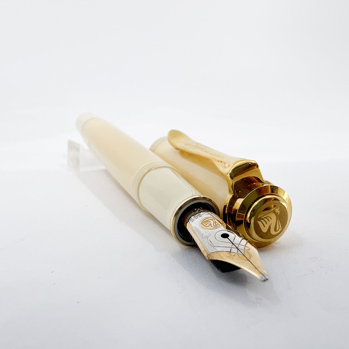 Pelikan M300 Lustrous Ivory Resin Fountain Pen (Circa 2002) - Medium 14kt Gold Nib