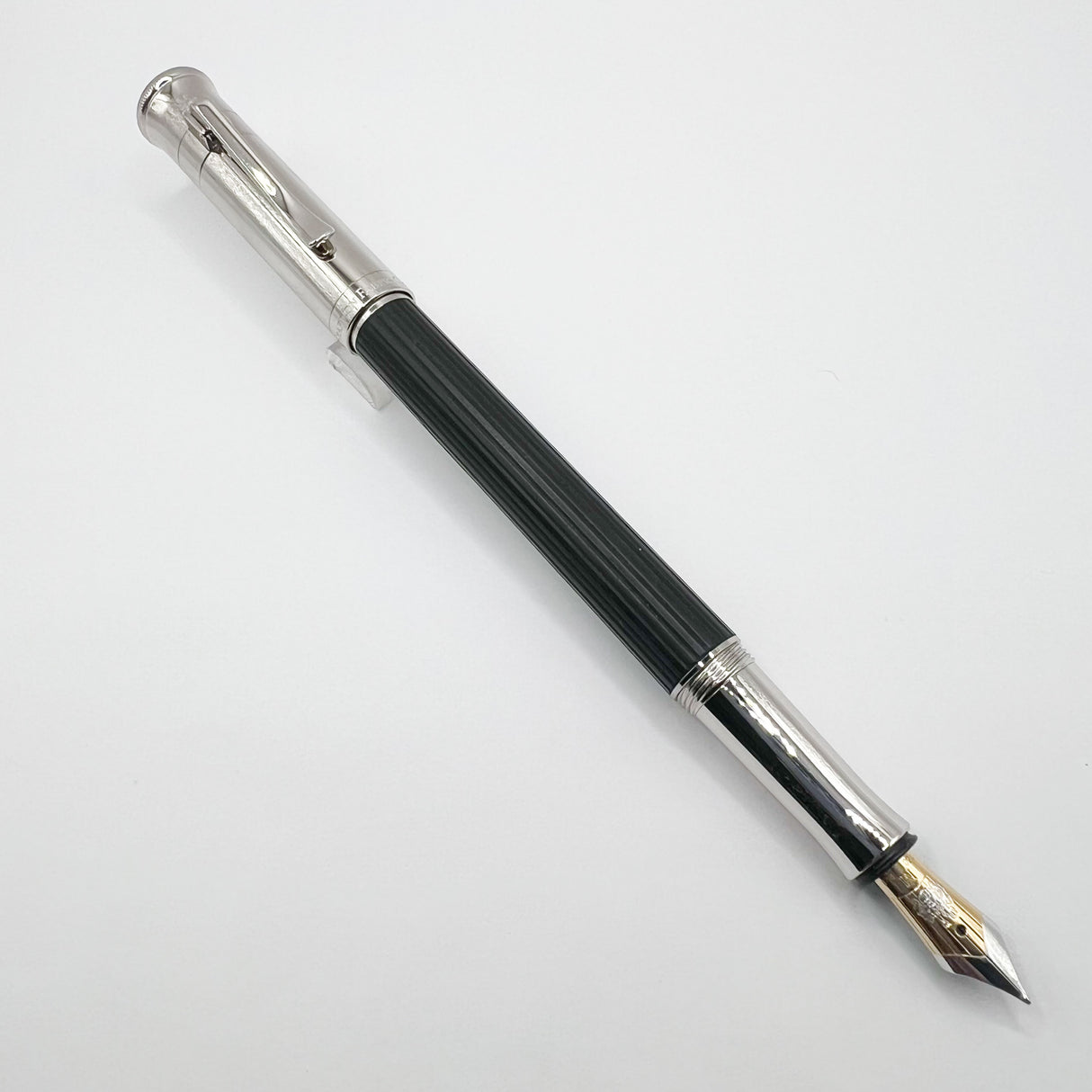 Graf von Faber Castell Classic Ebony Wood Fountain Pen - Medium 18kt Gold Nib