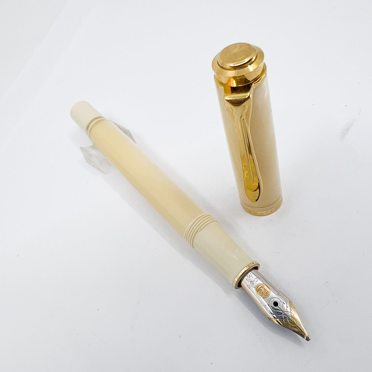 Pelikan M300 Lustrous Ivory Resin Fountain Pen (Circa 2002) - Medium 14kt Gold Nib