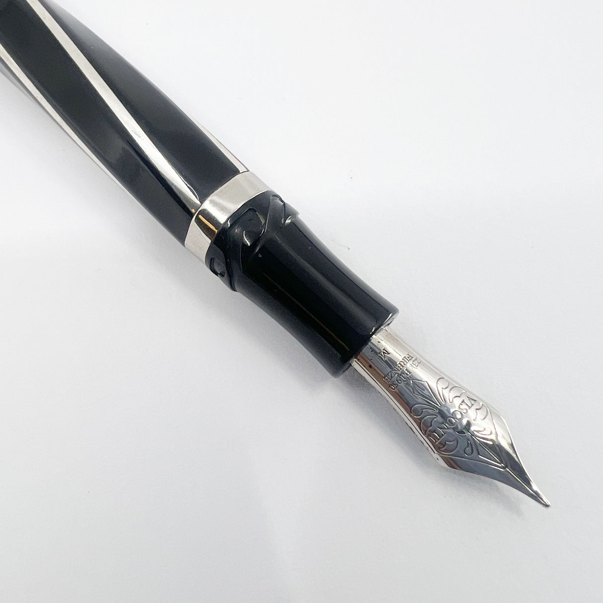 Visconti First Generation Black Divina Oversize Fountain Pen - Flexible Medium 23K Palladium Nib