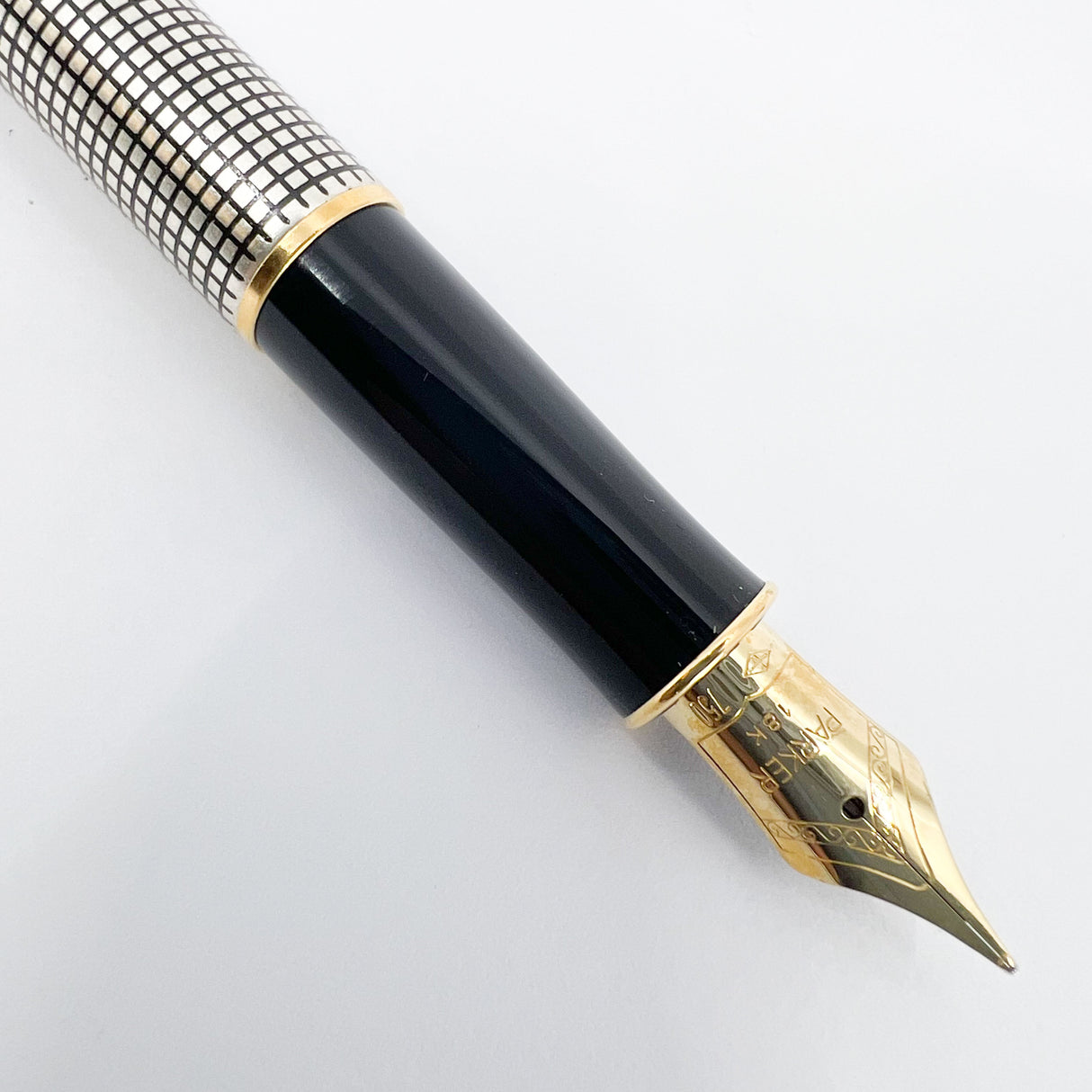 Parker Sonnet Sterling Silver Cisele Cross Hatch Fountain Pen - Fine 18kt Gold Nib