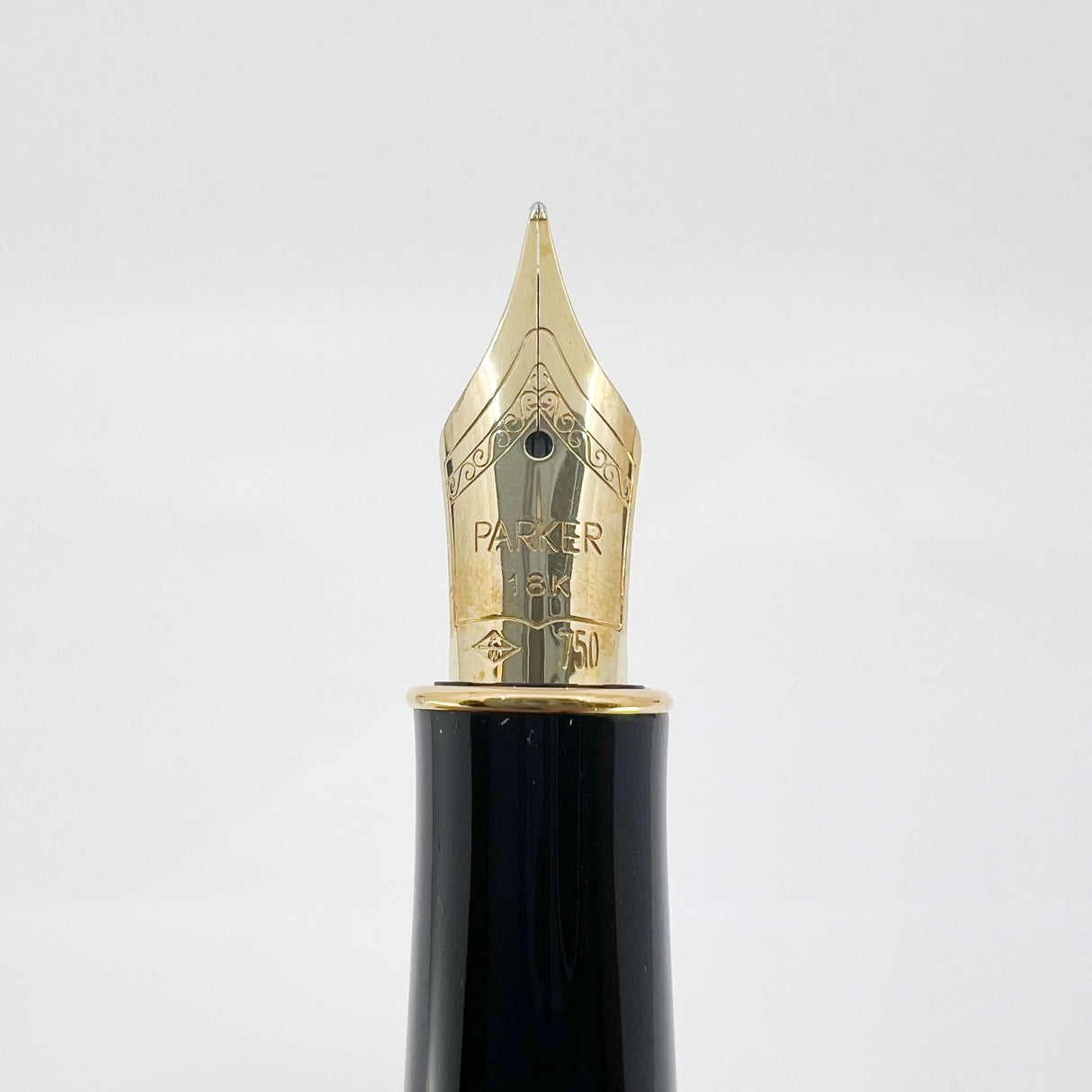 Parker Sonnet Sterling Silver Cisele Cross Hatch Fountain Pen - Fine 18kt Gold Nib