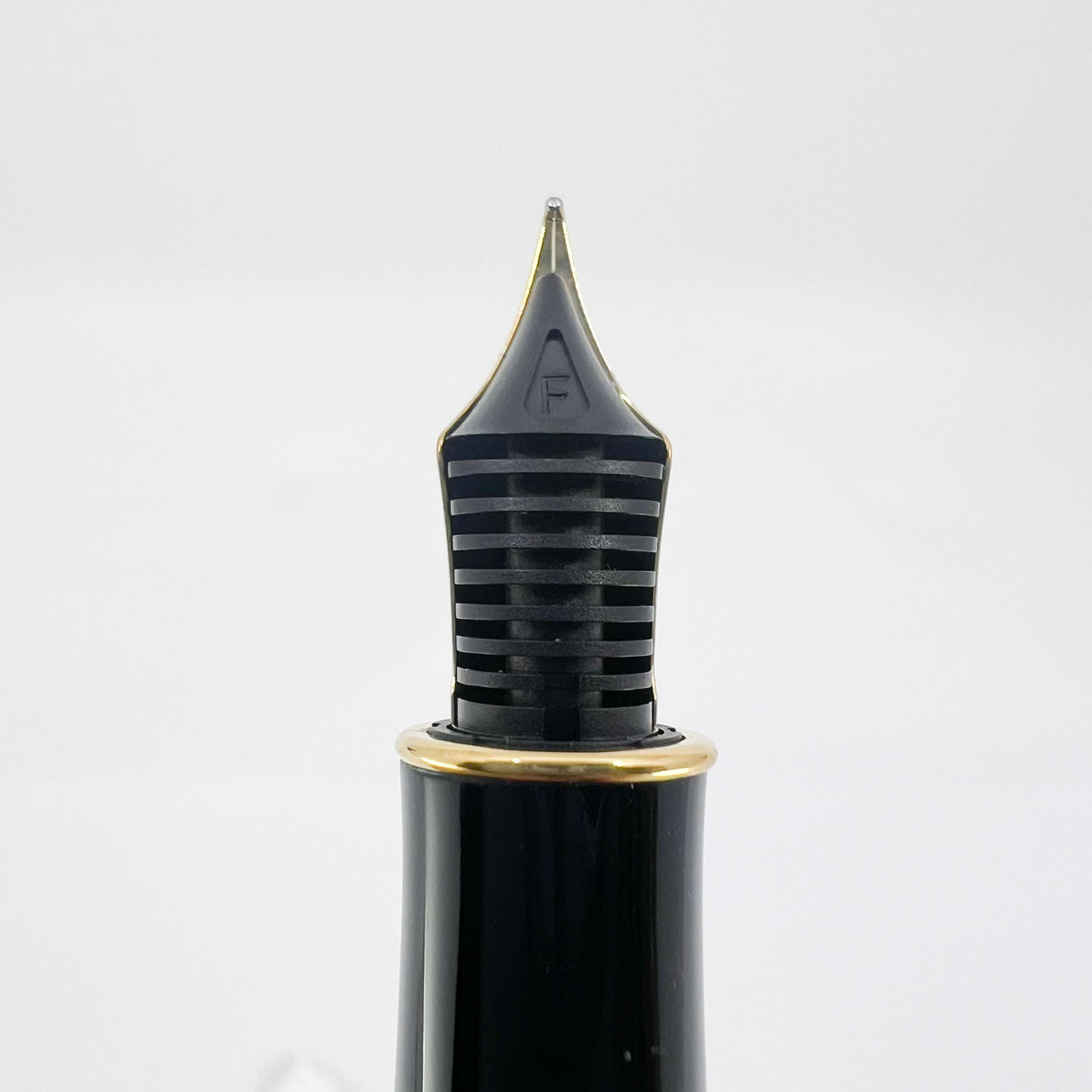 Parker Sonnet Sterling Silver Cisele Cross Hatch Fountain Pen - Fine 18kt Gold Nib
