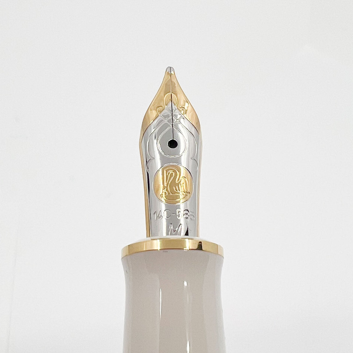 Pelikan M600 White- Tortoise Fountain Pen - RARE (NOT The M400)