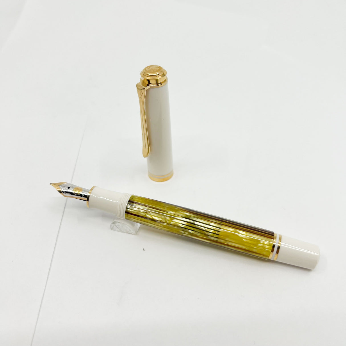Pelikan M600 White- Tortoise Fountain Pen - RARE (NOT The M400)
