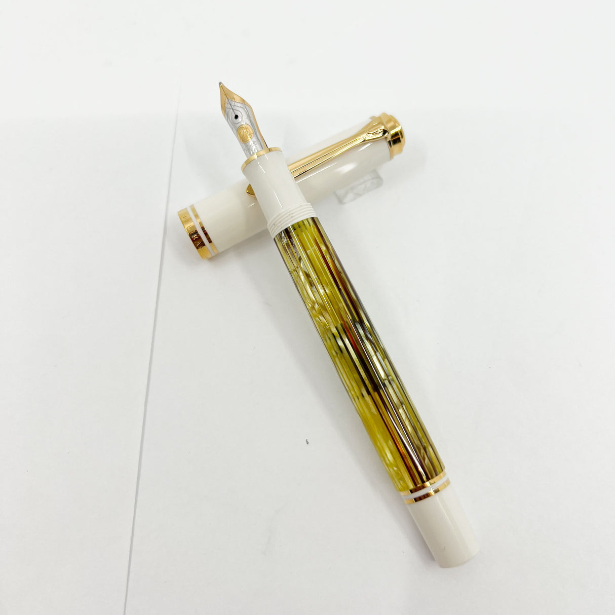 Pelikan M600 White- Tortoise Fountain Pen - RARE (NOT The M400)