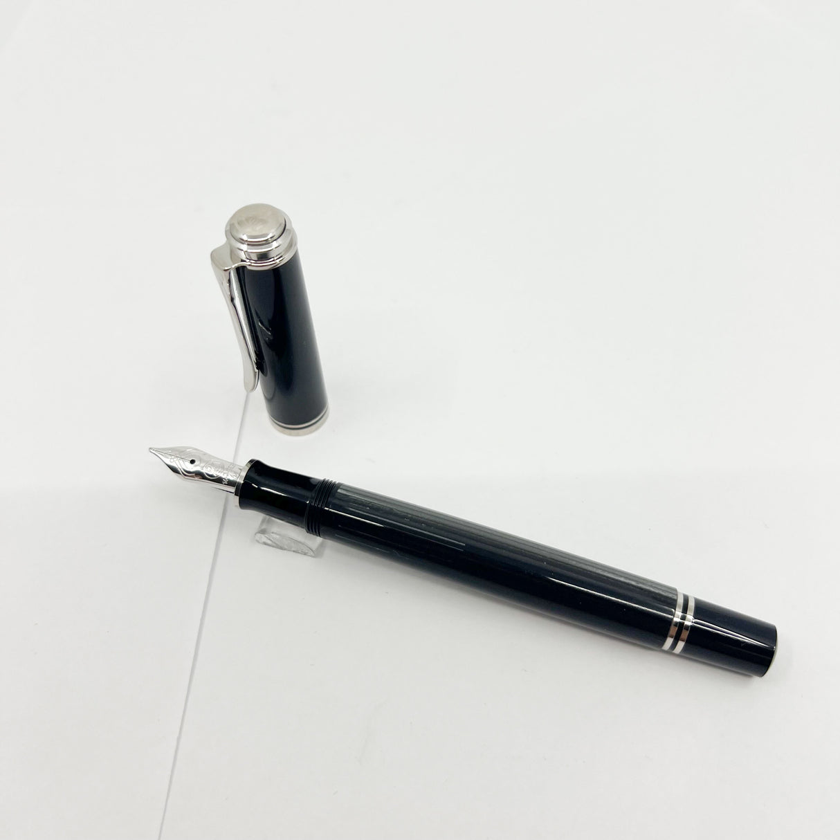 Pelikan M405 Stresemann Anthracite Striped Fountain Pen