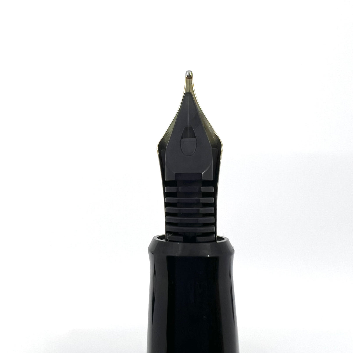 Namiki Yukari Panda Limited Edition Maki-e Fountain Pen - Broad 18kt Gold Nib