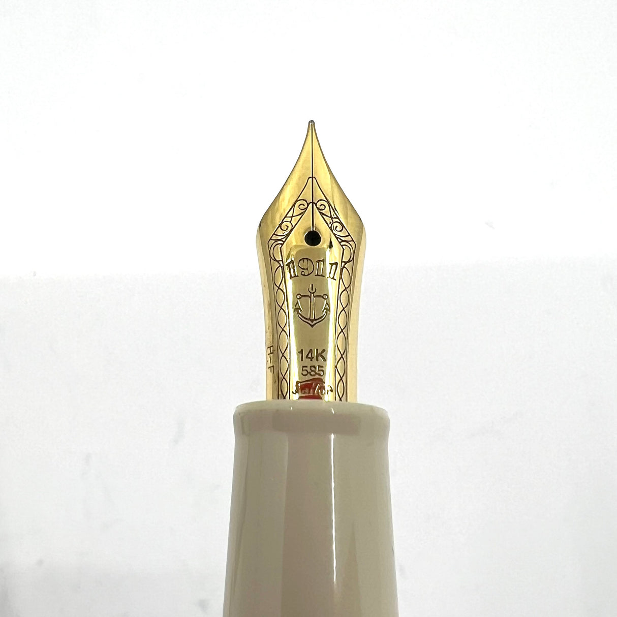 Sailor Profit Maki-e Tale of Genji White Fountain Pen