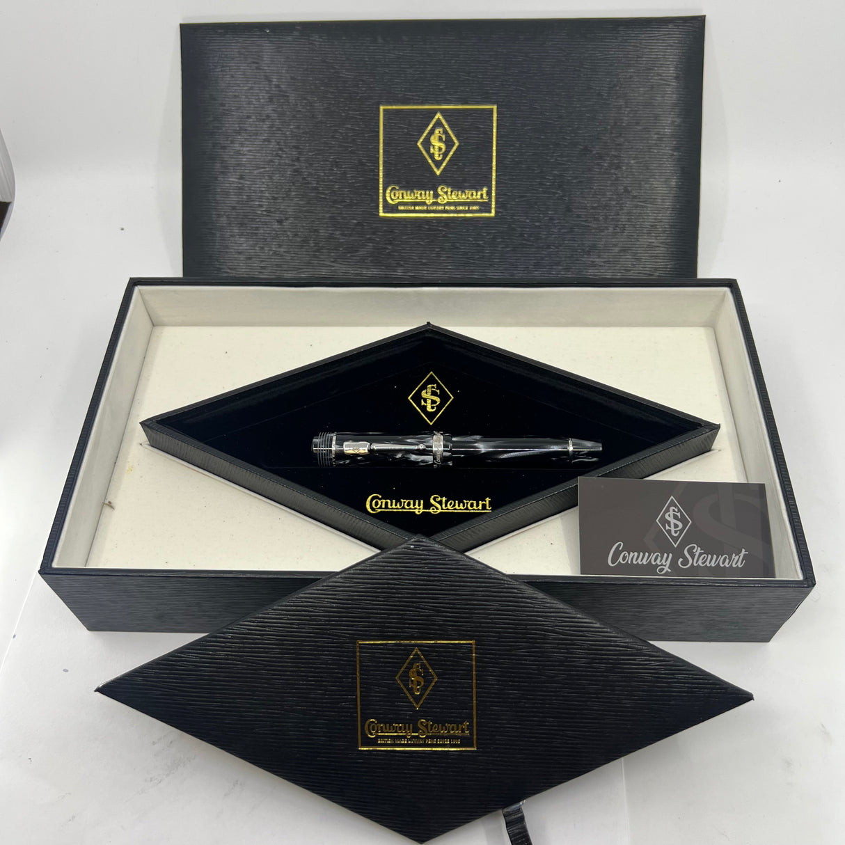 Conway Stewart Churchill "Sir Winston" London Smoke Gray Celluloid Fountain Pen Limited Edition - Flexible Fine 18kt Gold Nib