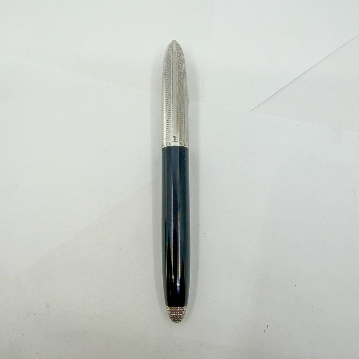 Louis Vuitton Doc Series Palladium Plated Cap/Black Lacquer Barrel Fountain Pen - Medium 18kt Gold Nib