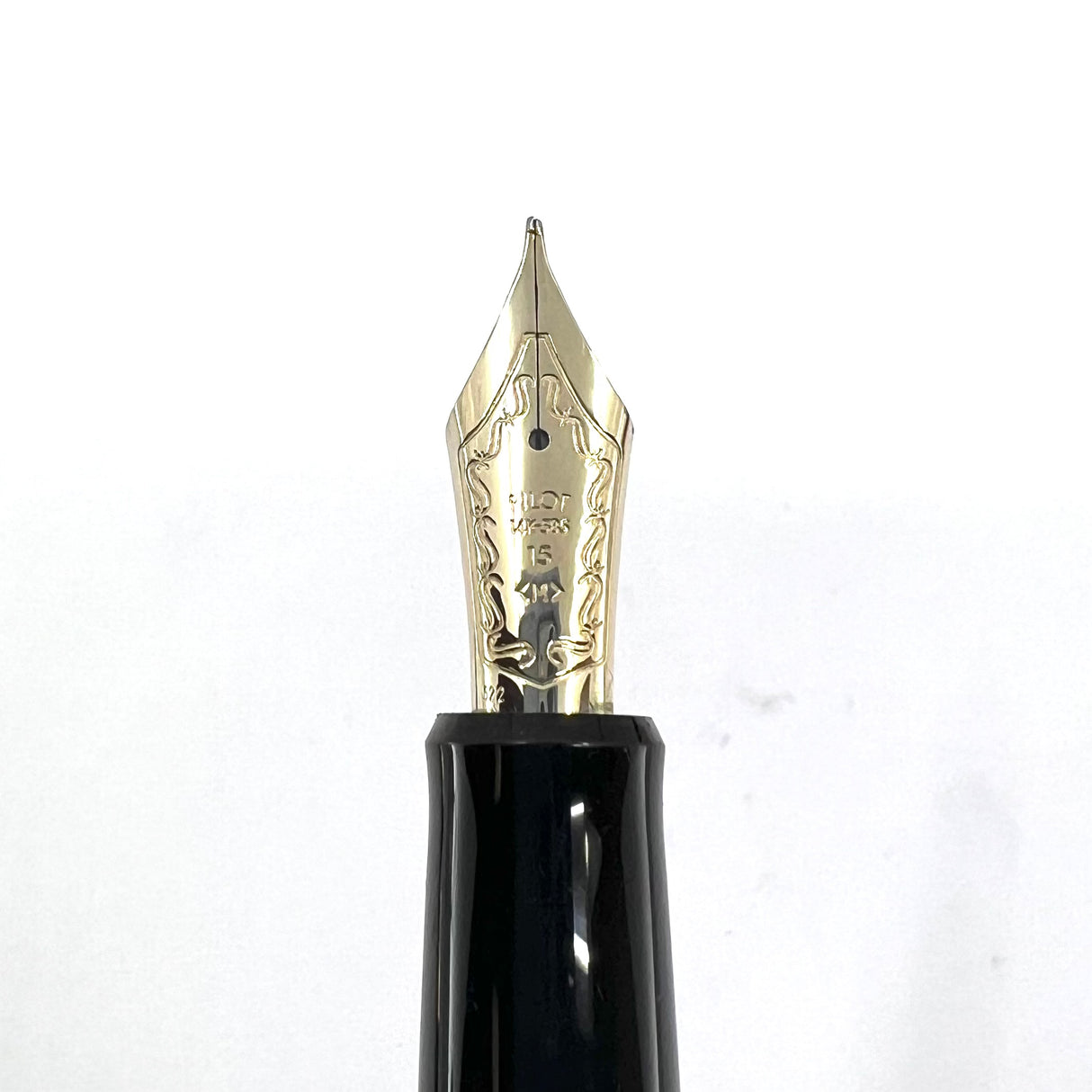 Pilot Custom 823 "Smoke" (Transparent Gray) Demonstrator Fountain Pen - Medium 14kt Gold Nib