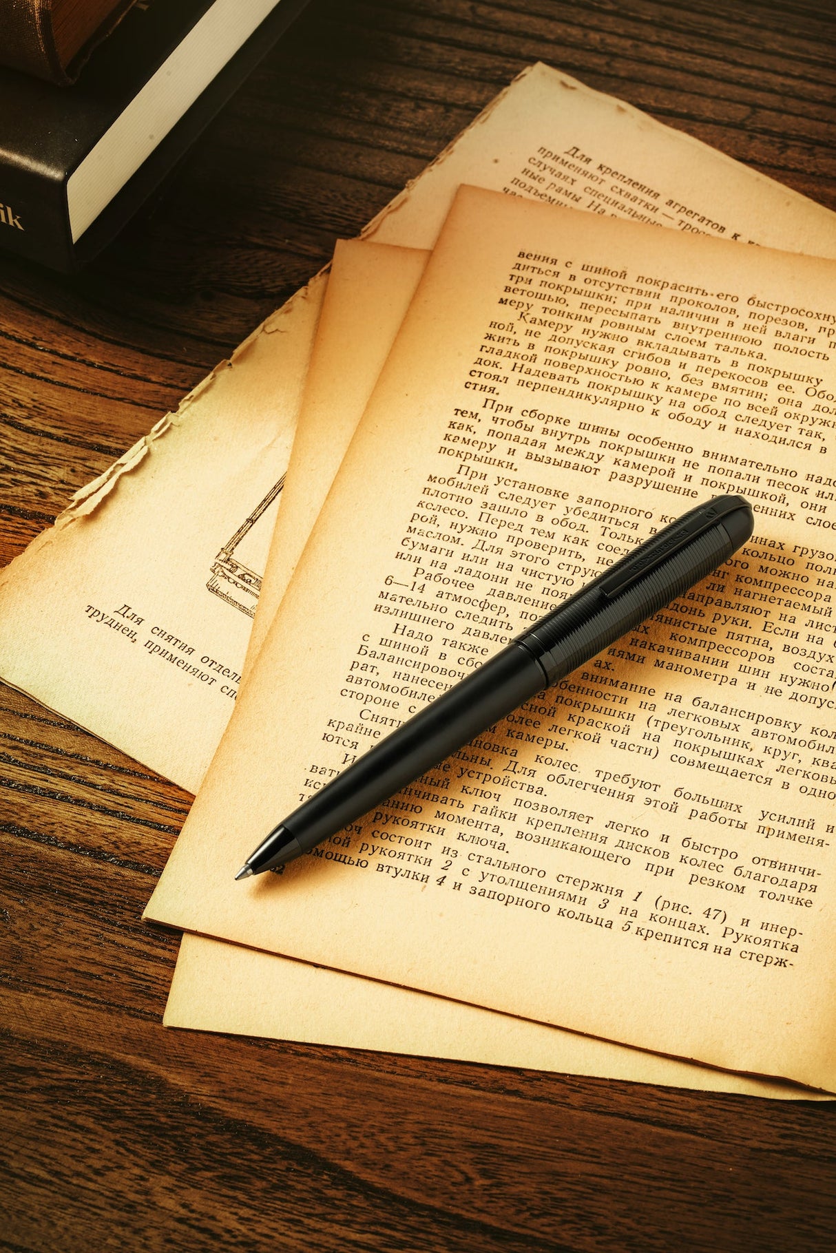 Wahl-Eversharp Skyline Black Silver Cap - Fountain Pen