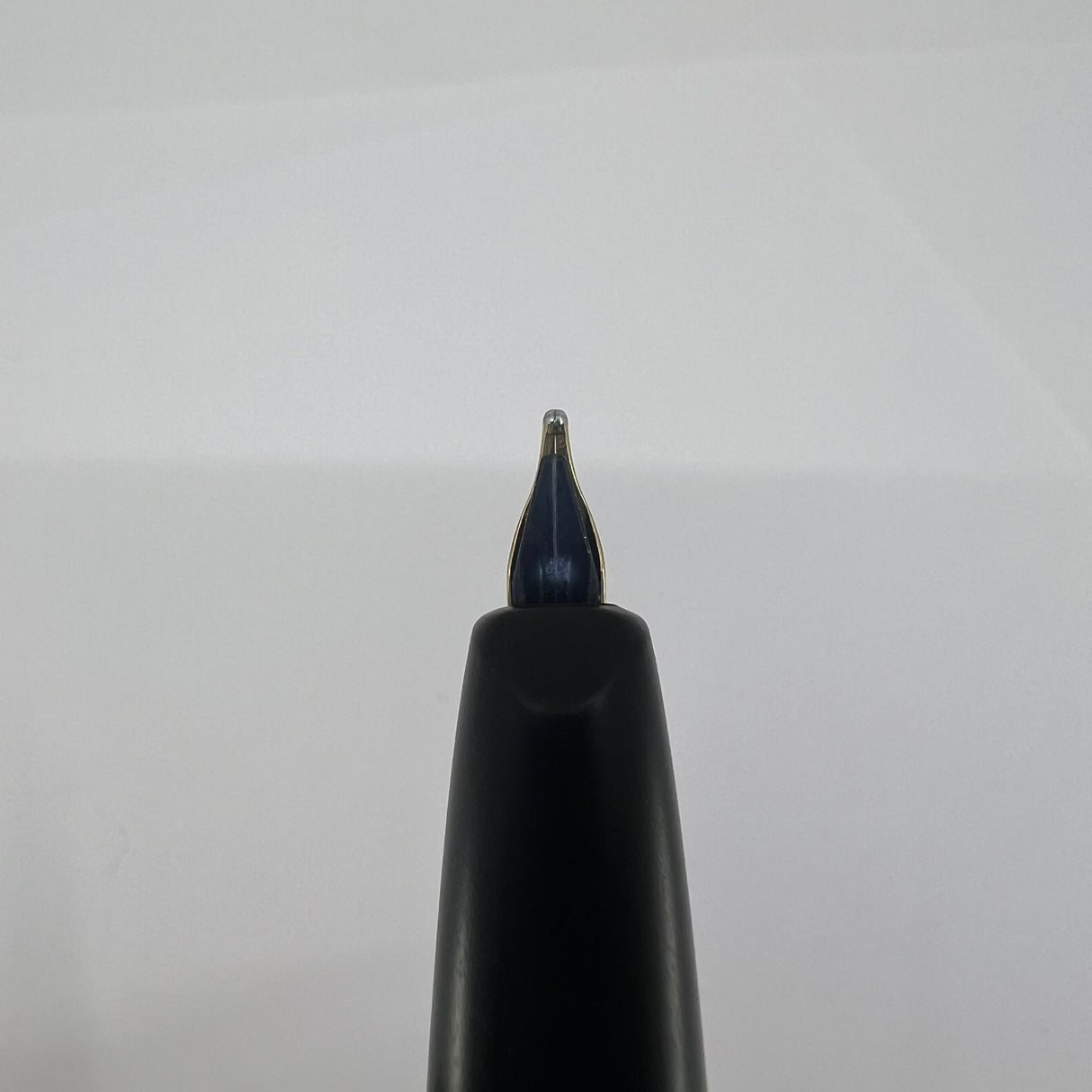 Pilot Namiki Black Matte Vanishing Point Fountain Pen - Classic Style Multi-Facetted Body - 1999 - Broad 14kt Gold Nib