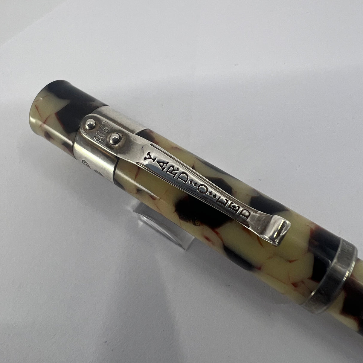 Yard-O-Led Astoria Standard Sized (Not Grand) Fountain Pen - Medium 18kt Gold Nib