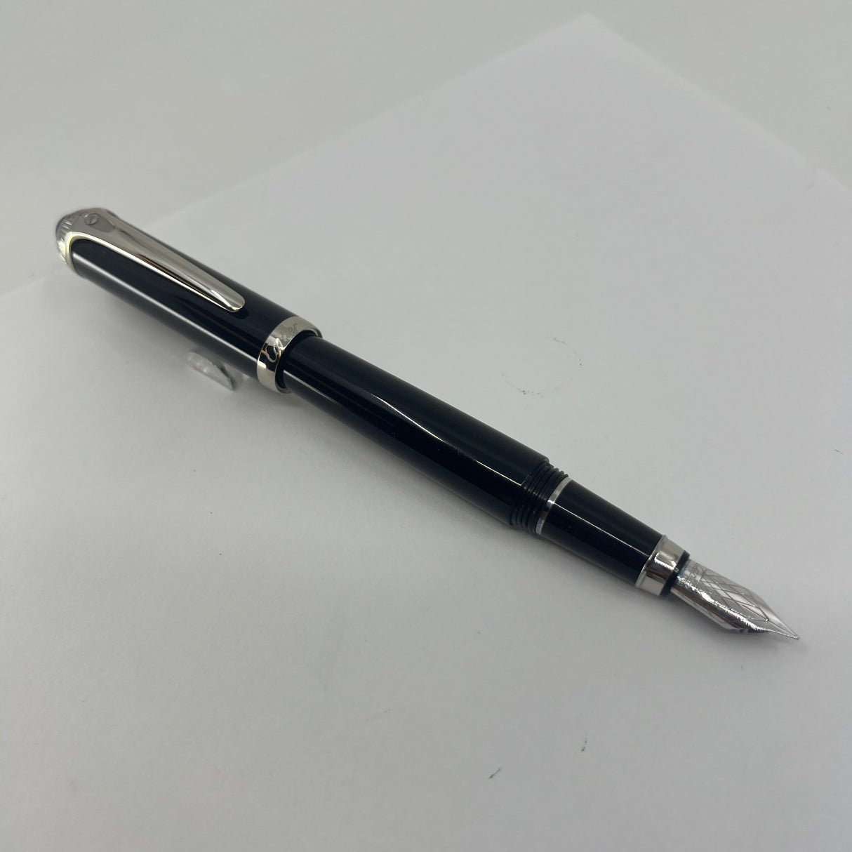 Cartier Roadster Black Composite Fountain Pen - Fine 18kt Gold Nib
