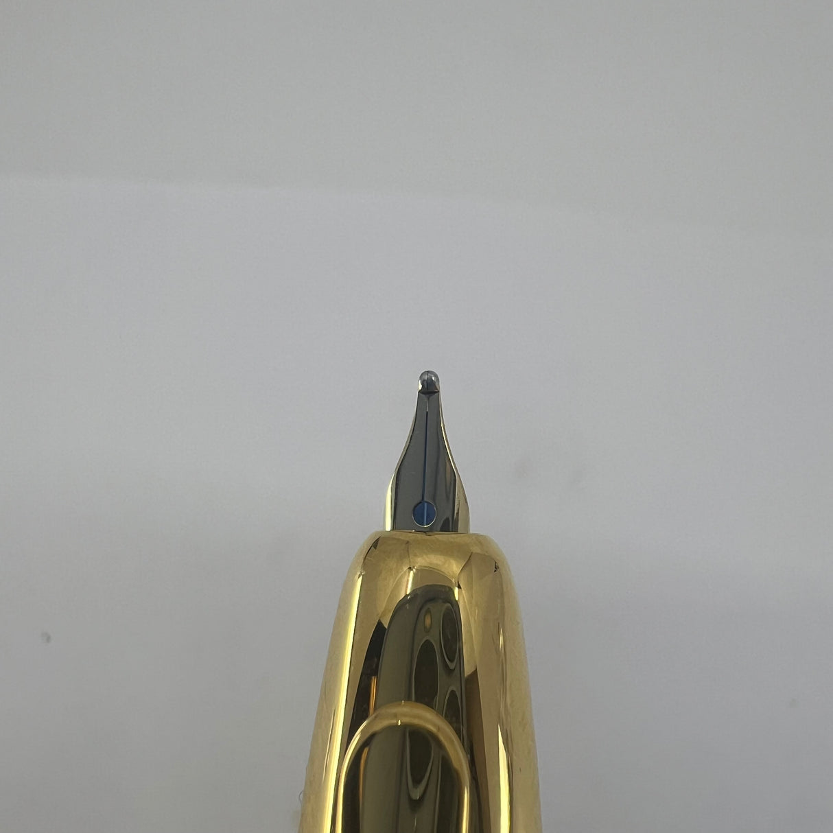 Pilot Vanishing Point Black Retractable Fountain Pen - Medium 14kt Gold Nib